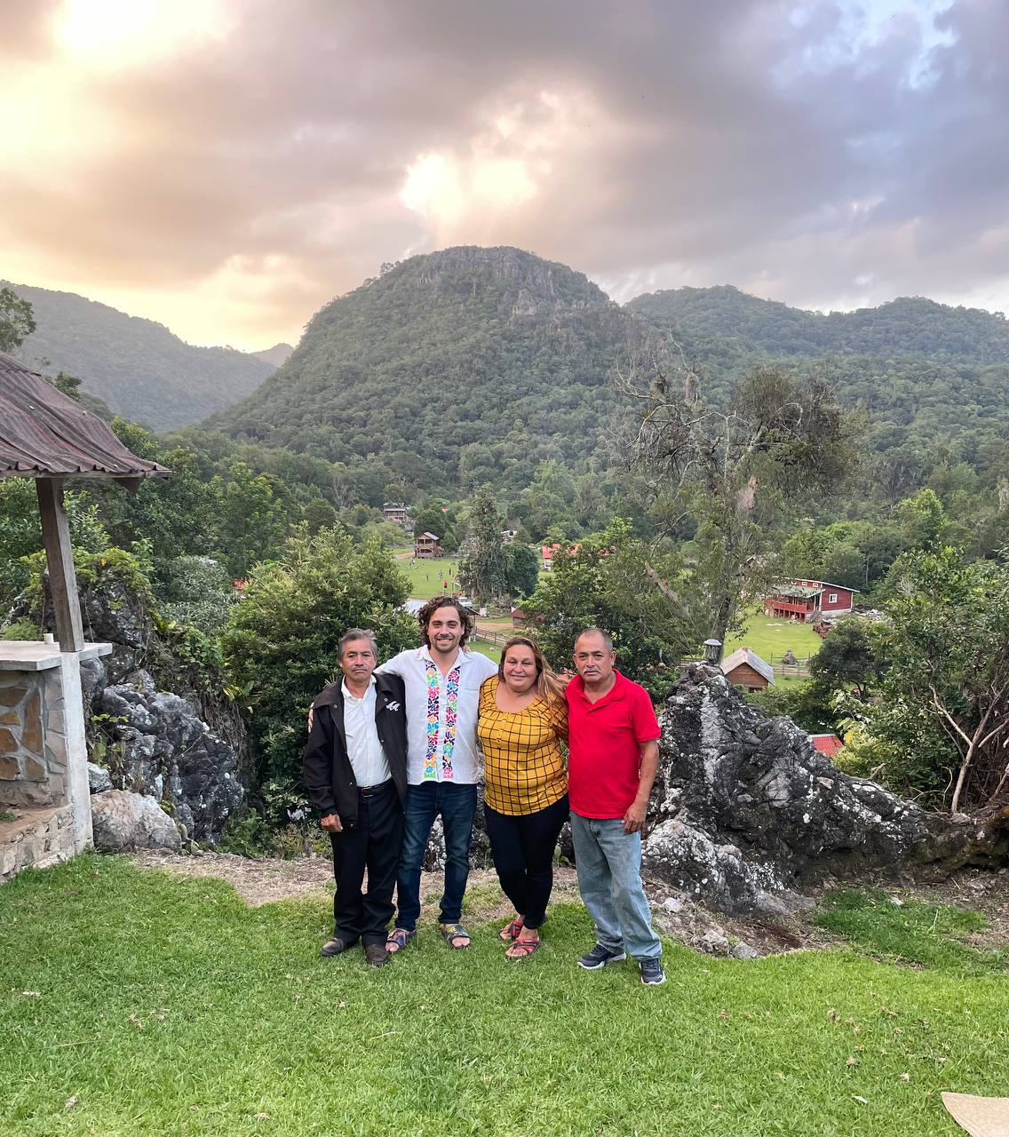 Atardecer desde un mirador de la comunidad en la Reserva El Cielo, Tamaulipas